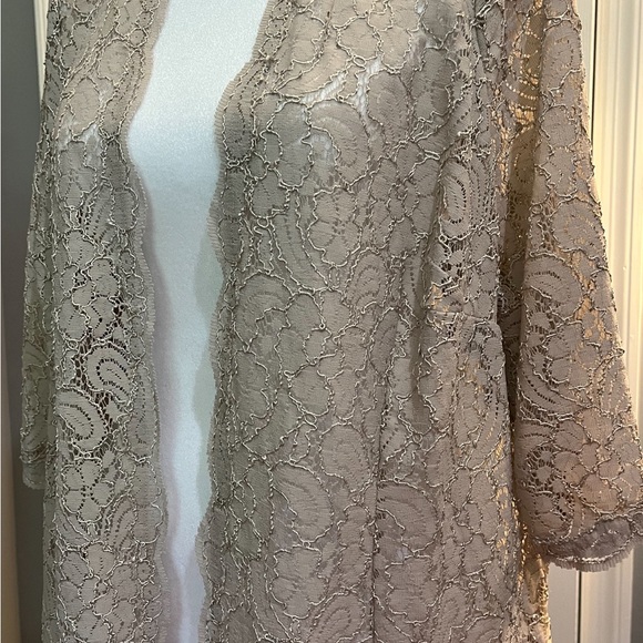 Scalloped lace overlay jacket. Delicate airy taupe. Size 22. - Picture 10 of 10